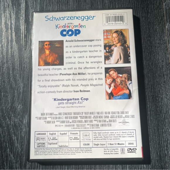 Kindergarten cop DVD  ~(=^‥^)ﾉ● - Picture 4 of 4